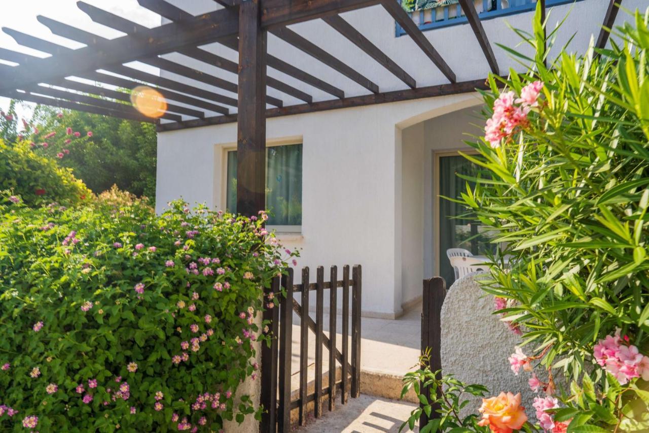Paphos Gardens Holiday Resort Exteriör bild
