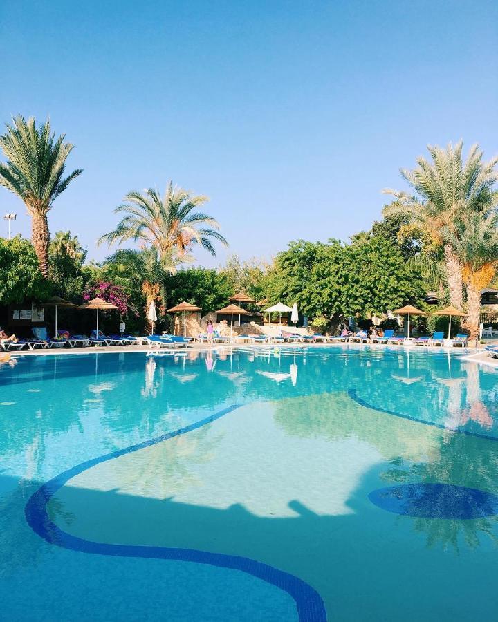 Paphos Gardens Holiday Resort Exteriör bild