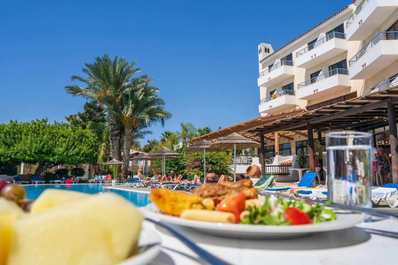 Paphos Gardens Holiday Resort Exteriör bild