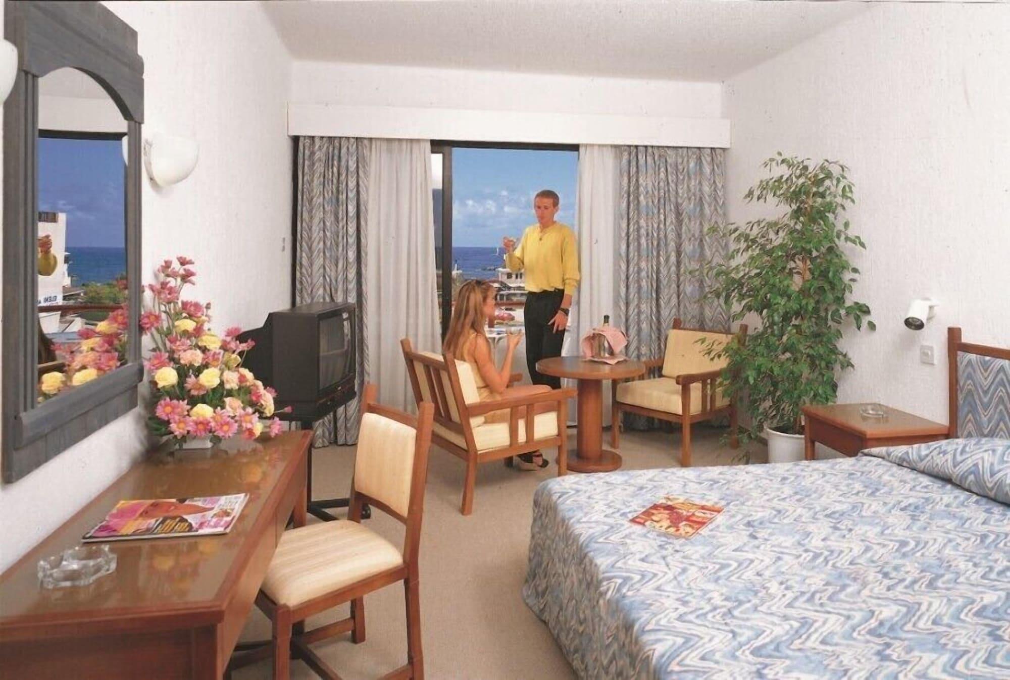 Paphos Gardens Holiday Resort Exteriör bild