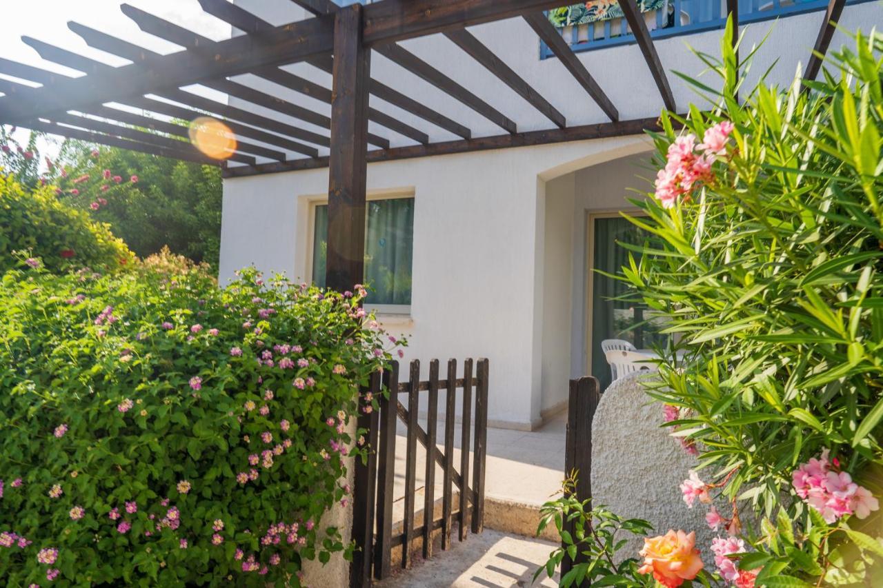 Paphos Gardens Holiday Resort Exteriör bild