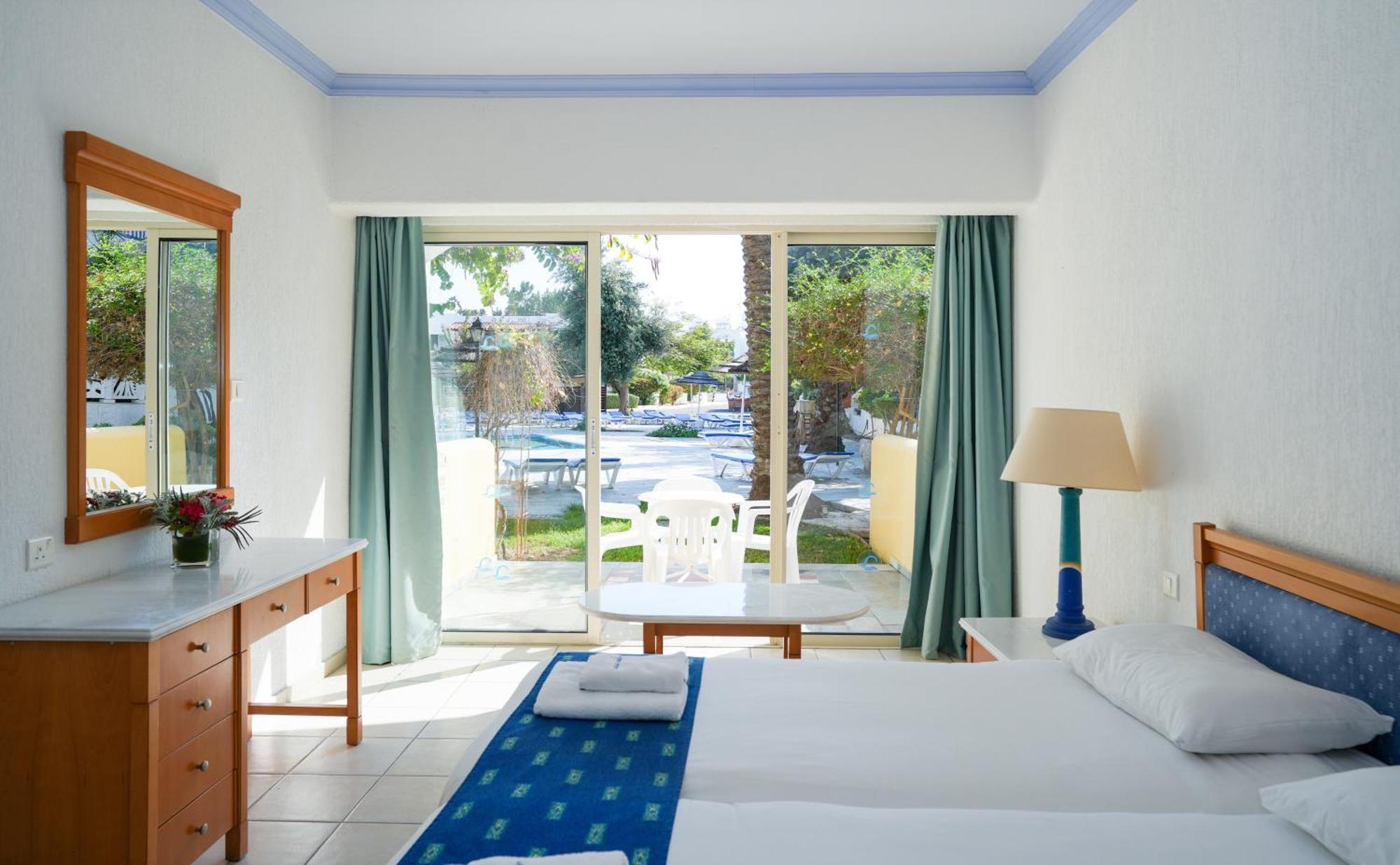 Paphos Gardens Holiday Resort Exteriör bild
