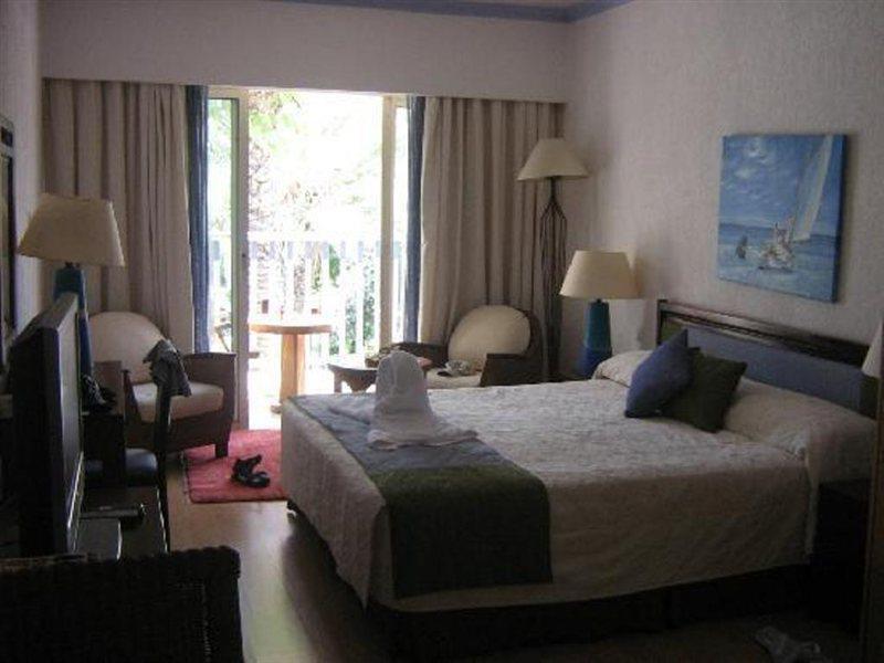 Paphos Gardens Holiday Resort Exteriör bild